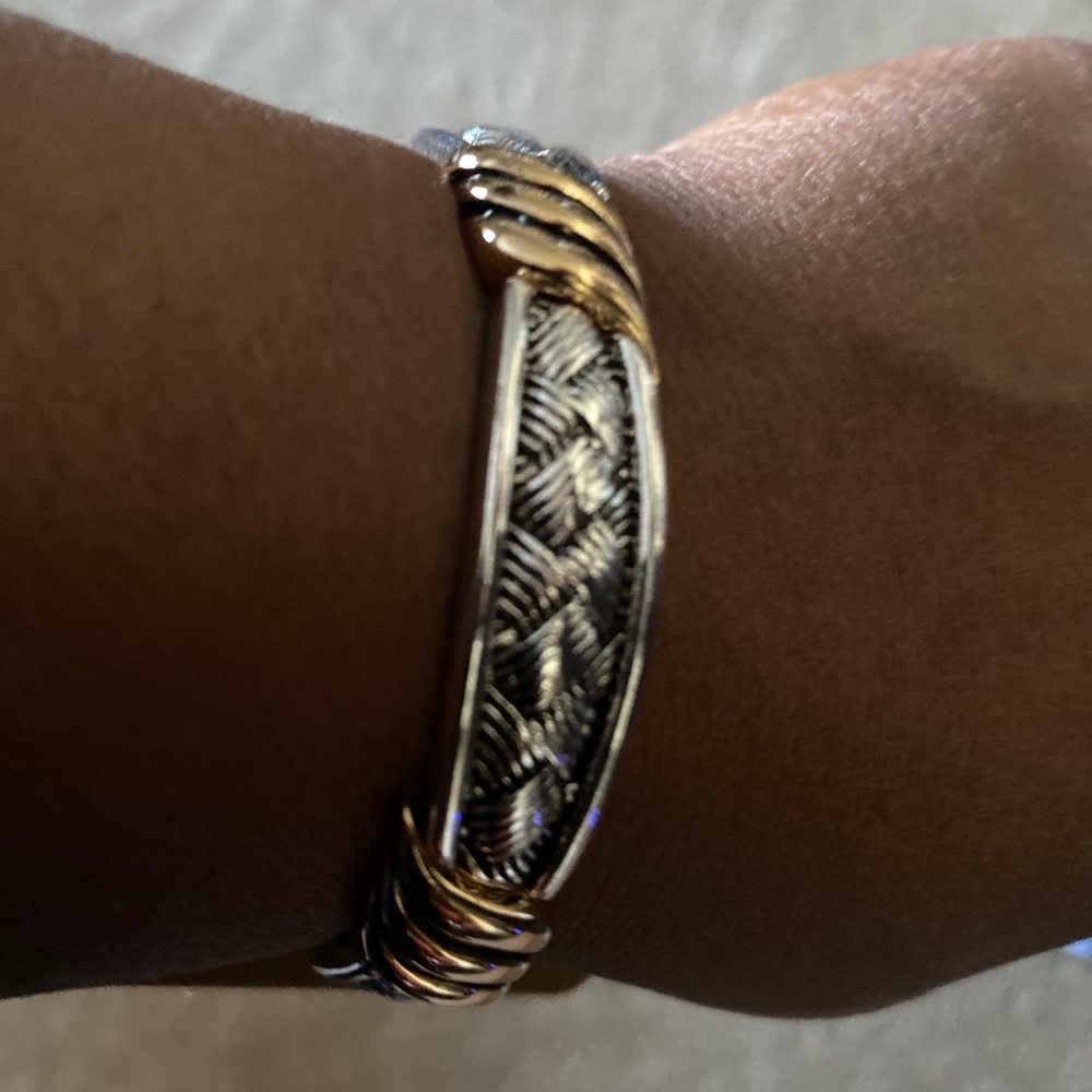 Classy stretch bracelet